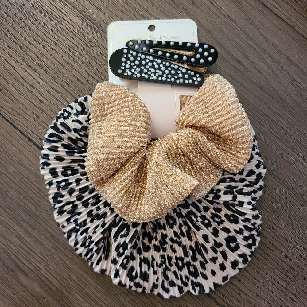 NEW Nordstrom Berry hair tie and clips